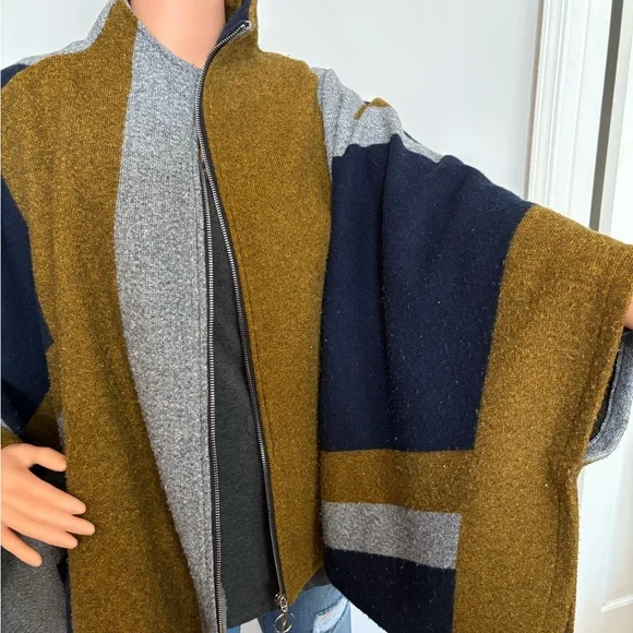 Apricot Colorblock Cape. size M/L - Picture 7 of 13